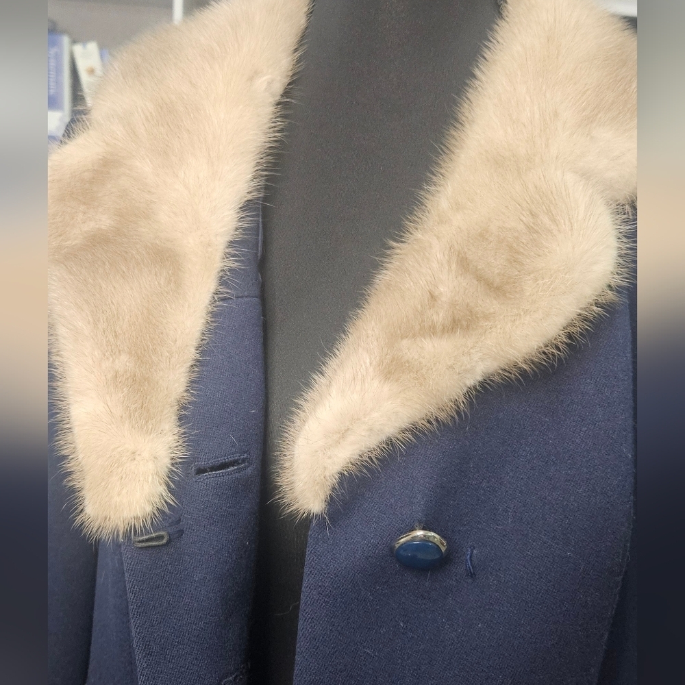 Vintage Navy Wool Coat with Fur Collar – by Sixth Sense –Made in Germany - Picture 15 of 16